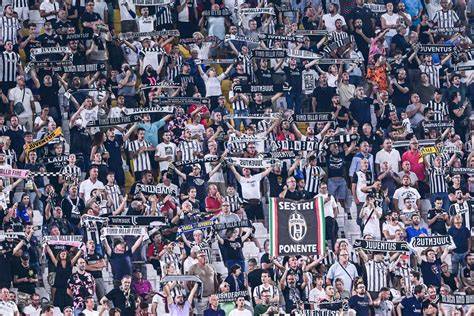 Tifosi della Juventus allo stadio