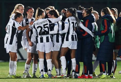 Figurine della formazione femminile della Juventus