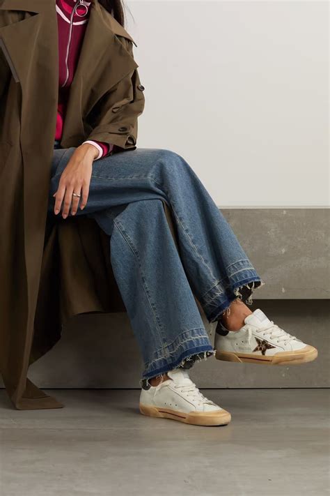 Dettaglio di una sneaker Golden Goose con effetto vissuto