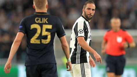 Kamil Glik e Gonzalo Higuain