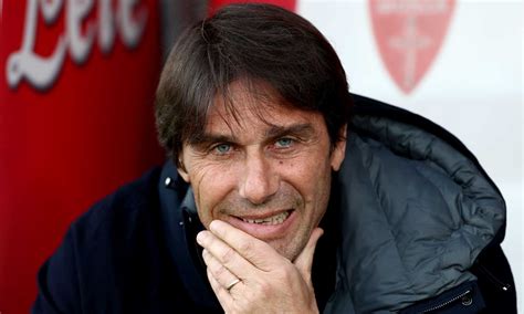 Antonio Conte che allena il Tottenham