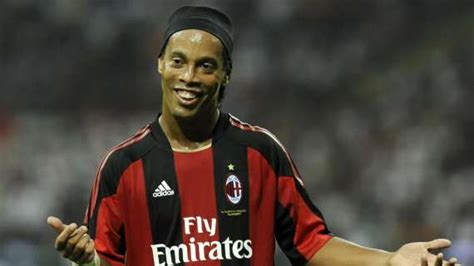 Ronaldinho con la maglia del Milan