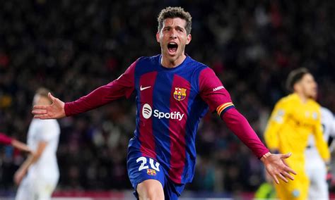 Sergi Roberto esulta dopo il gol