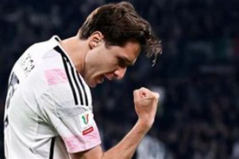 Federico Chiesa esulta dopo un gol con la maglia della Juventus
