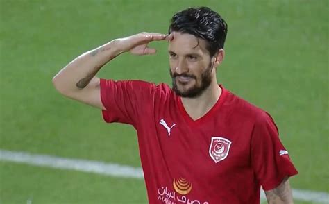 Luis Alberto che esulta dopo aver segnato il gol contro il Genoa