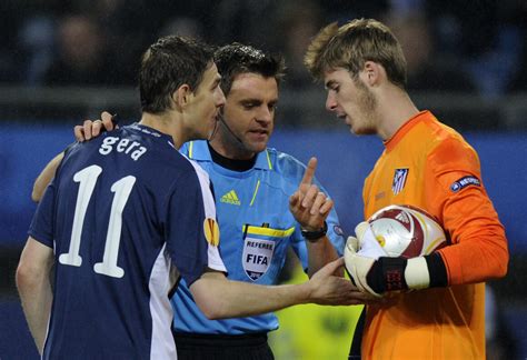 Immagine di Nicola Rizzoli mentre dirige una partita